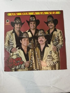 Los Tigres Del Norte Un Día A La Vez Vinyl Record - Picture 1 of 8