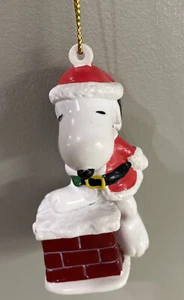 Vintage Snoopy Peanuts Weihnachtsmann auf Kamin Geschenke Weihnachtsschmuck 1990er - Bild 1 von 5