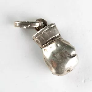 Vintage Charm Ciondolo in argento: Sport GUANTONE PUGILATO - BOXING GLOVE BOXE - Picture 1 of 2