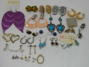 WHOLESALE MIXED LOT COSTUME JEWELRY EARRINGS PAIRS & SINGLES - Picture 1 of 5