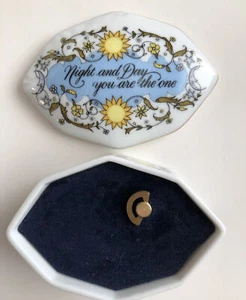 Songs Of Love Music Box Vtg 1983 Frankin Kate Lloyd Jones Porcelain - Picture 1 of 8