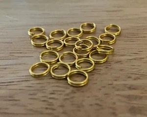 20 Goldfarben Unedles Metall 6 mm Spaltringe Befestigen Charms Armband - Bild 1 von 2