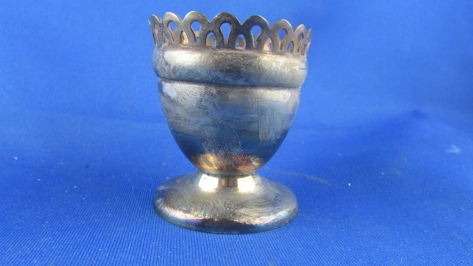 ancien coquetier en metal argenté epoque 1930 ajouré - Photo 1/1