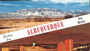 Tarjeta postal Saludos desde Albuquerque Nuevo México Nieve en Pico Sandia y Ciudad Puesta de Sol - Imagen 1 de 2