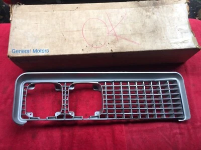 Buick Electra 225 1969 NOS lado del conductor izquierda parrilla en caja GM 1385917 Foto 1 de 4