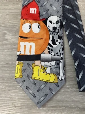 Corbata bombero marca M&M’s para hombre novedad  Foto 1 de 4