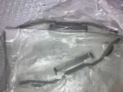 2003-2008 BMW Z4 ROADSTER E85 - Pinça de freio dianteiro mola anti-chocalho / CLIP - Imagem 1 de 2