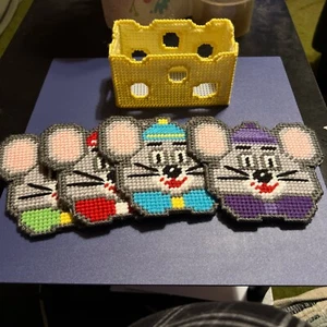 Cute Mice Coasters Handmade  Yarn Plastic Canvas Needlepoint - Picture 1 of 8