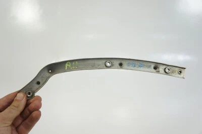 04-2008 Chrysler Crossfire Cupé Trasero Derecho Pasajero Parachoques Soporte Espaciador Foto 1 de 4