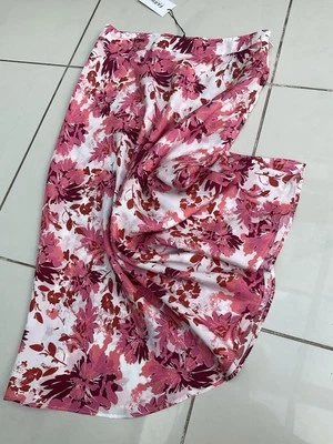 Farhi By Nicole Farhi: Ladies Pink Floral Skirt (12) - Image 1 of 4