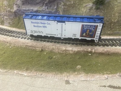 Athearn 40' wood reefer custom painted Sam Adams Beer - Image 1 of 4
