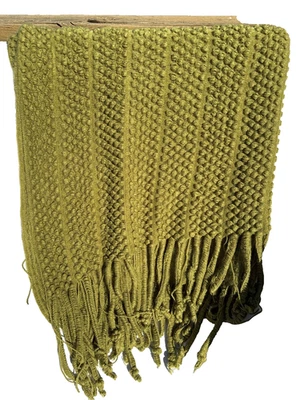 Palomitas de maíz verdes tejidas suaves flecos acrílicos 40 X 78 CRATE & BARREL Foto 1 de 4