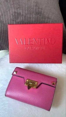 Carteira Valentino Feminina Garavani Couro Bifold Rosa Edição Limitada Muito Bom Estado Popular - Imagem 1 de 4