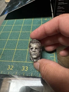 NECA Halloween Ends Ultimate Michael Myers scolpita testa viso cicatrizzato scala 7" - Foto 1 di 6