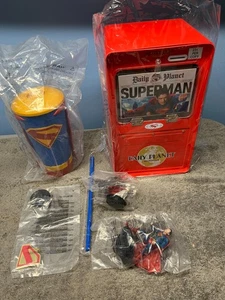AMC SUPERMAN SCATOLA GIORNALE POPCORN SECCHIELLO TAZZA portachiavi KRYPTO SET 3 TOPPERS - Foto 1 di 5