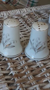 Vtg Kaysons Fine China Golden Rhapsody Pepper Shakers Japan Made - Picture 1 of 5