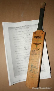 SMALL VINTAGE SIGNED CRICKET BAT SOUTH AFRICA VS AUSTRALIA 1957-58 BENAUD - Picture 1 of 7