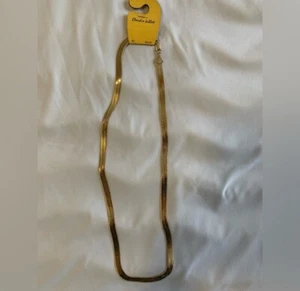Woman’s golden color necklace - Picture 1 of 7