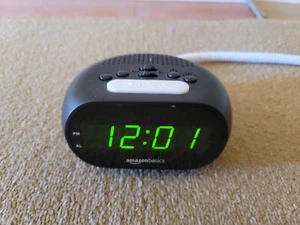 Amazon Basics Black Electric Digital Alarm Clock Intertek - Bild 1 von 9