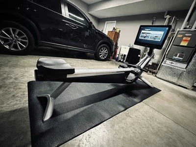 Máquina de Remo Hydrow Pro con Pantalla Giratoria HD Inmersiva de 22" - Guarda Vertical  Foto 1 de 4