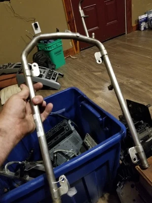 2006-2011 Cadillac DTS Buick Lucerne 4.6 Engine Fuel Injector Rail 12577868 OEM - Image 1 of 4