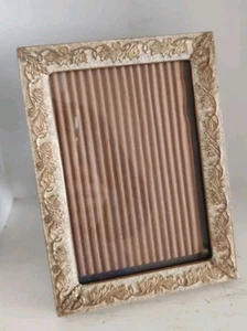 Marco de fotos floral ornamentado lavado blanco tono dorado metal años 60 vintage 5"x7" - Imagen 1 de 17