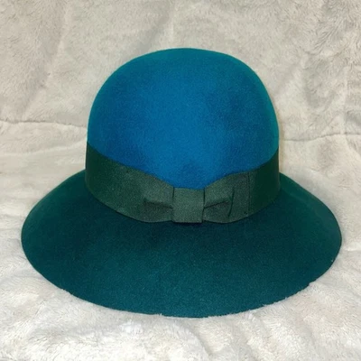 Женская шерстяная шапка-клош World Market с зеленым бирюзовым бирюзовым широким ободком и лентой OS   - Изображение 1 из 4