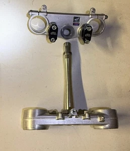 Honda CRF 250 250R 2019 OEM Triple Clamps with bar mounts 2018-2021 crf250r - Picture 1 of 5