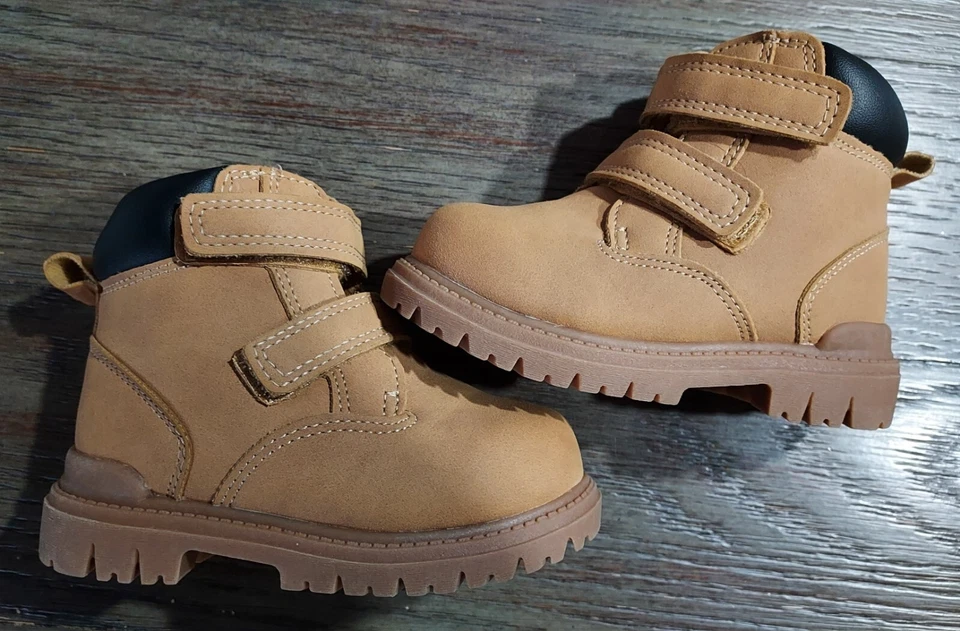 Botas para niños pequeños talla 5 nuevas sin caja Foto 1 de 4