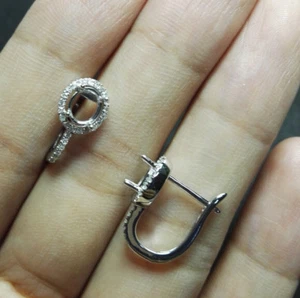 Pendientes de semimontaje de diamante natural corte ovalado 5 × 7 mm oro blanco liso 14 K - Imagen 1 de 4