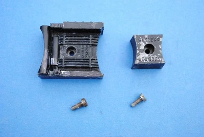 Trix-Express    V 100   Diesellok     2  Gewichte   mit  Schrauben - Bild 1 von 2