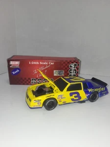 Dale Earnhardt #3 1985 Acción RCCA Wrangler Chevy Monte Carlo Bank - 1/24 Sin usar, en caja - Imagen 1 de 9