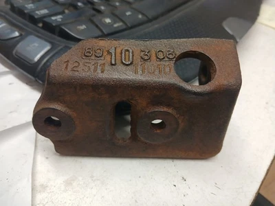 12511-11010 Genuine Toyota Bracket Alternator used discontinued - Image 1 of 4