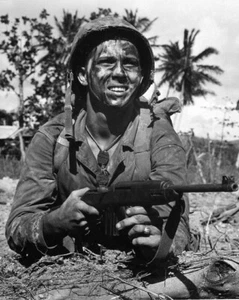 Marine awaits signal to go ahead battle to recapture Guam 8x10 WWII Photo 860a - Picture 1 of 2
