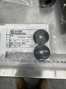 12 sauer danfoss handknob p/n 158G1688 m10 nsn 5342-01-211-3329 - Picture 1 of 7