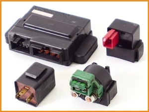 KAWASAKI 1995 ZZR1100 D Genuine fuse box & relay set - Picture 1 of 5