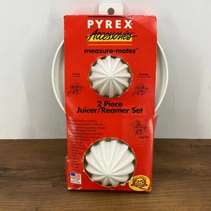 Vintage Pyrex Accessories 2 Piece Plastic Juicer/Reamer Set White NOS 1995 - Picture 1 of 11