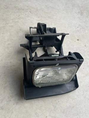 1984-1986 Pontiac Fiero OEM Headlight Assembly Without Motor left Right - Image 1 of 4