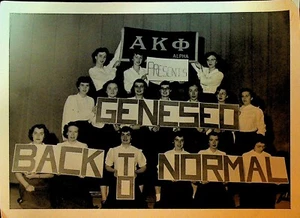 Alpha Kappa Phi Geneseo Back to Normal Sorority Photo 1950s - Bild 1 von 1