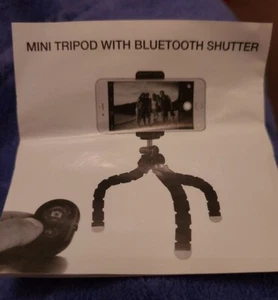 New MINI TRIPOD WITH BLUETOOTH SHUTTER REMOTE *FAST SHIPPING* - Photo 1 sur 1