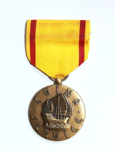 UNITED STATES: WW2 China Service Medal (US Navy) - Picture 1 of 2