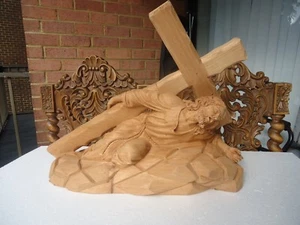 Hand Carved Wood Jesus Christ Carrying The Cross Sculpture Corpus religious - Picture 1 of 12