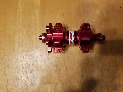 Formula Italy Volo Disc Front Bicycle Hub - QR 100mm 24 Spoke Straight Pull Red - Image 1 of 4