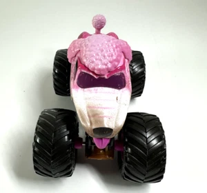 MONSTER JAM TRUCK MUTT POODLE HOT WHEELS DIECAST - Imagen 1 de 3