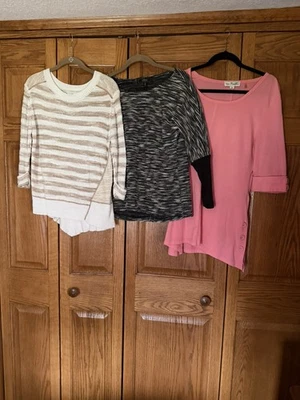 LADIES CLOTHING LOT / SIZE SMALL / SWEATERS & TUNIC / CURIO NEW YORK, STATUS - Image 1 of 4