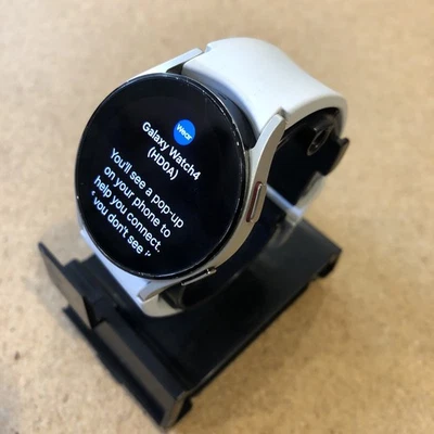 Samsung Galaxy Watch 4 40mm GPS Wifi Bluetooth Smartwatch SM-R860 Silver S/M - Image 1 of 4