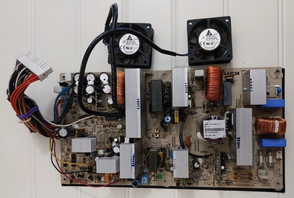 HP DesignJet DPS-386AP - 1 C Fuente de alimentación de baja tensión, lámina de plástico y 2 VENTILADORES Foto 1 de 4