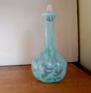 ANTIQUE BLUE OPALESCENT DAISY & FERN HAND BLOWN BARBER BOTTLE WITH STOPPER - Picture 1 of 9
