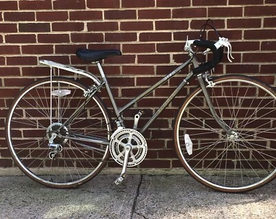 Bicicleta de Carretera Schwinn Sprint Original De Colección Bicicleta Plateada 44 cm ¡Marco Raro para Damas! Foto 1 de 4