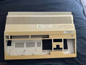 Commodore Amiga 500 Plus case Has Some Yellowing no Port Covers Sold As Seen 913 - Afbeelding 1 van 6